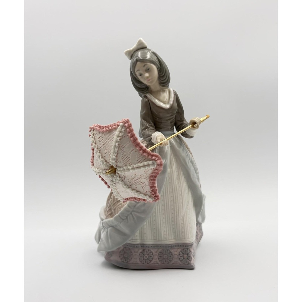 Lladro 5210 Jolie Girl with Parasol Porcelain Figurine Daisa 1983 Retired Spain